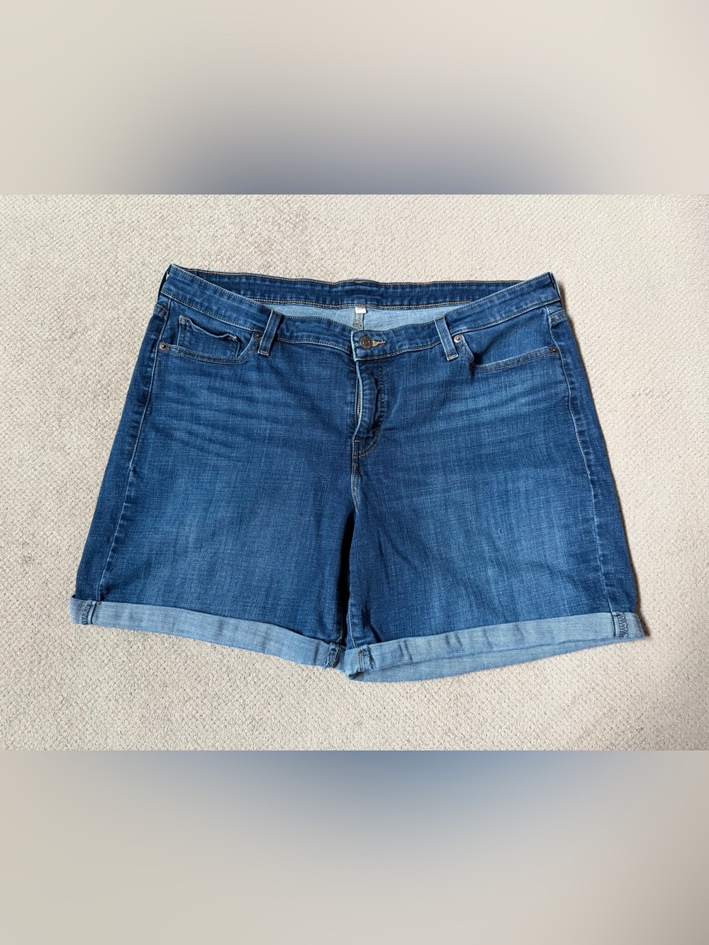Levi’s Classic Women’s Size 20 Mid Rise Medium Wash Cuffed Denim Jeans